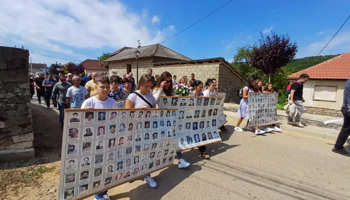 У Великој Хочи обележено 27 година од отмица и убистава у ораховачкој општини