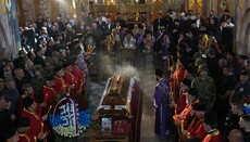 Хиљаде Срба испратиле генерала Младића: Патријарх служио опело