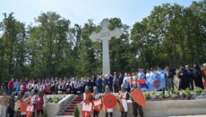 Откривен и освећен споменик посвећен Боју на Плочнику 