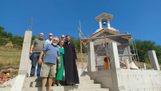 Помоћ стигла деци у Сушићу, радови на храму Светог Пантелејмона при  крају
