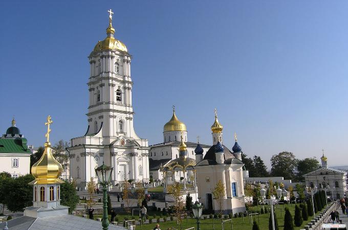 Cross Procession from Kamenets-Podolsky entered the Pochaev Lavra