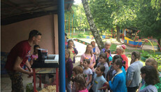 A volunteer from Uman pleases kids from the orphanage with a sweet summer