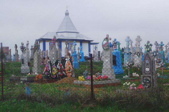 In Volyn village Gribovitsa Kiev Patriarchate seized graveyard chapel