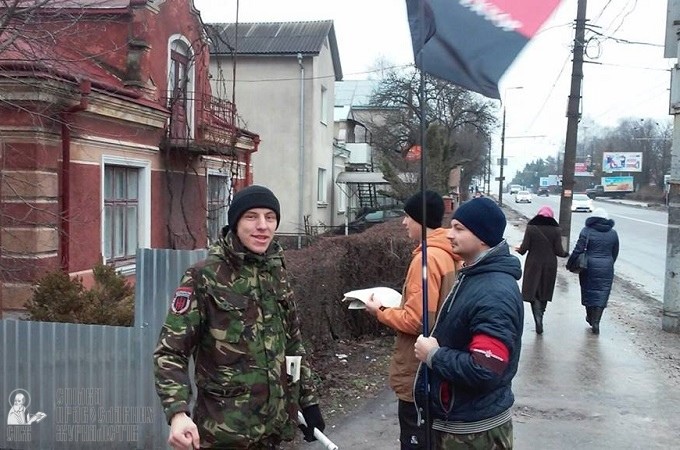 “Right Sector” attacks the UOC shrine in Ternopol