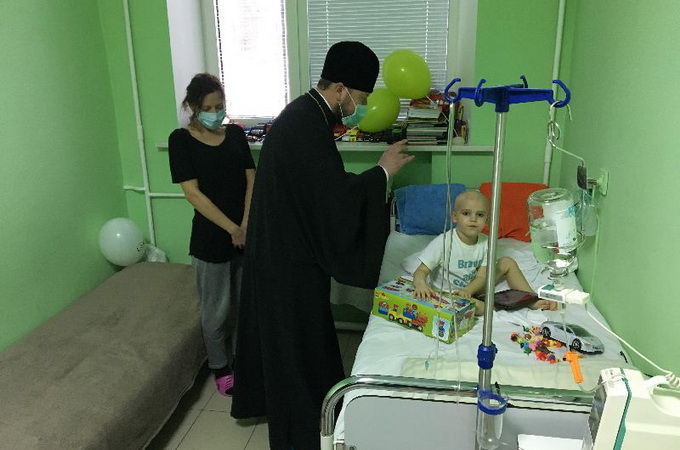 UOC clergy take care of children suffering from cancer and mental illnesses