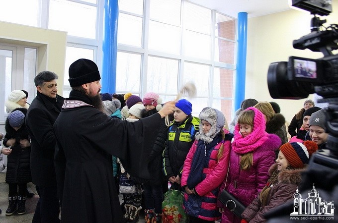 “East-West together”: 250 young citizens of Lugansk go on pilgrimage around Ukraine