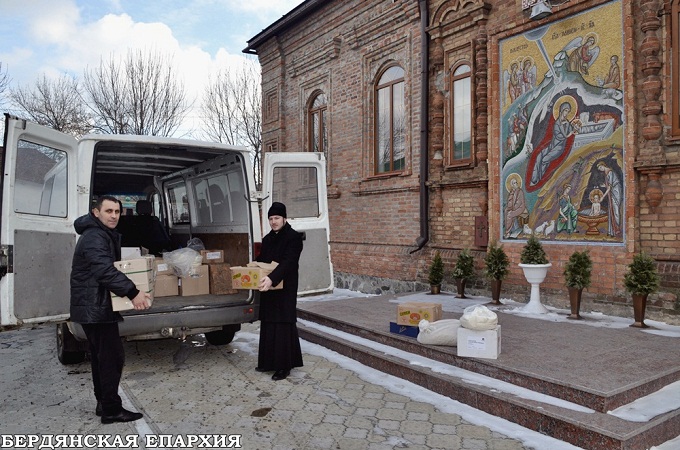 Gorlovska and Berdyansk Dioceses of UOC aids refugees from Avdeevka