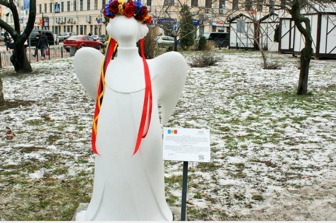 Angel of Faith disappears from Kontraktovaya Square in Kiev