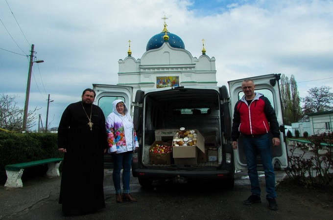 UOC clergy and believers congratulate the military on Easter time