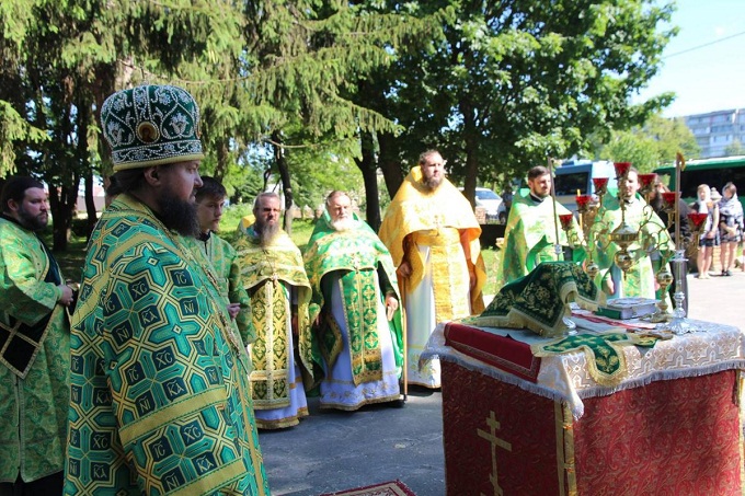 In Novograd-Volynsky radicals oppose the construction of a UOC church (VIDEO)