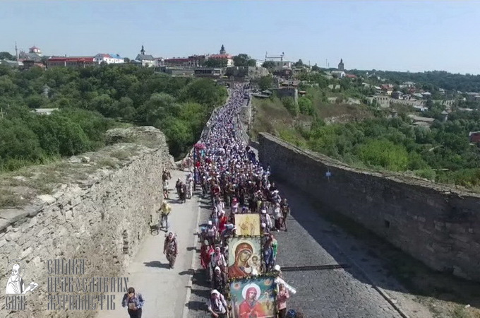 Over 20 thousand believers join in the Cross Procession from Kamenets-Podolsky to Pochaev (VIDEO)