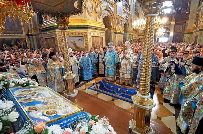 Thousands of believers gather in Pochaev Lavra for the feast of the Assumption (PHOTO)