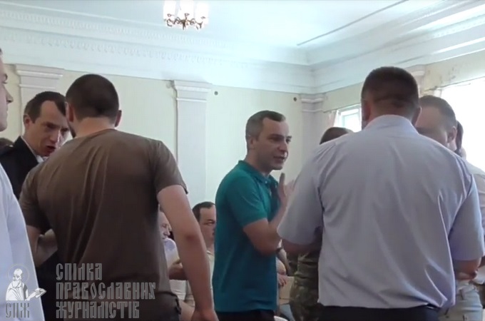 Svobodа members threaten deputies with reprisals for allocation of land to Pochaev Lavra (VIDEO)