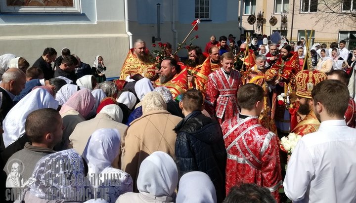 The believers solemnly celebrated the patron saint’s day at the Holy Resurrection Church of Ostrog