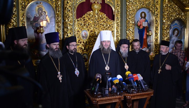 Briefing in the Kiev-Pechersk Lavra