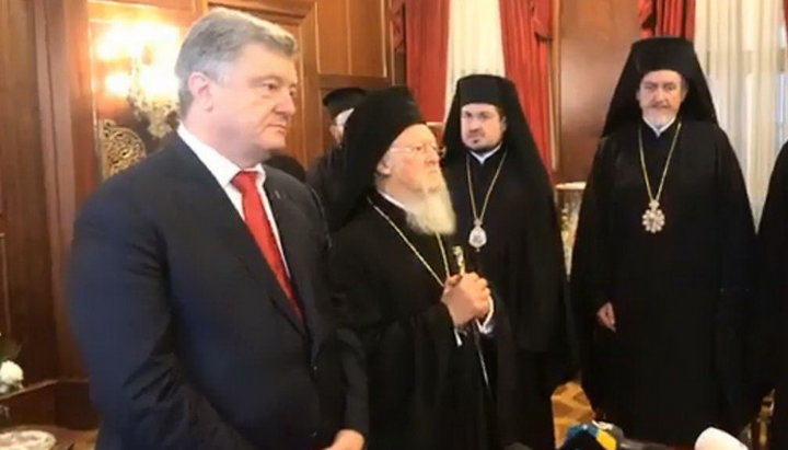 Petro Poroshenko and Patriarch Bartholomew have signed a cooperation agreement