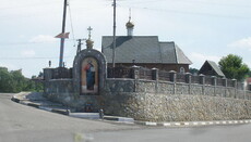 Village head and Right Sector grab a UOC temple in Bania Lisovitskaya