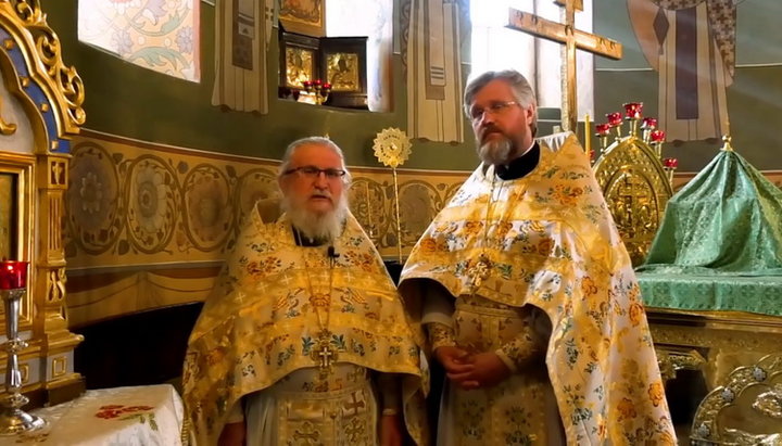 Archimandrite Nektarios (Bacopoulous) and the UOC spokesperson, Archpriest Nikolai Danilevich. Photo: The UOC Information and Education Department