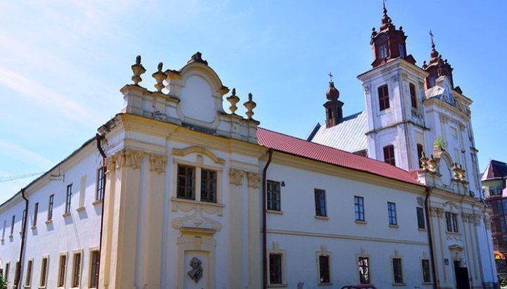 Holy Trinity church of the UOC in Bogorodchany village. Photos from open sources