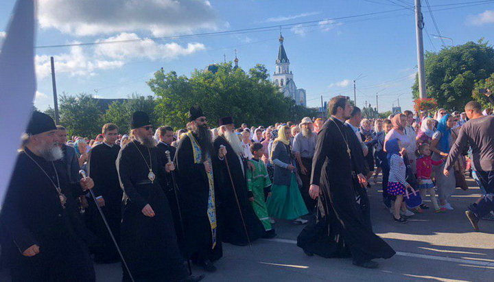 Cross procession to Kalinovka cross. Photo: UOJ