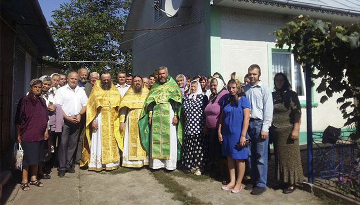 Religious community of the UOC church in the village of Kalnovtsy. Photo: Facebook