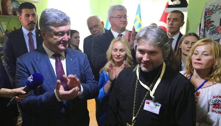 Alexander Dediukhin and Petro Poroshenko. Photo: UOJ