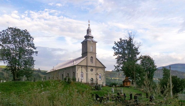 The Holy Protection Church in the center of the urban village of Yasinia, transferred to the OCU. Photo: UOJ