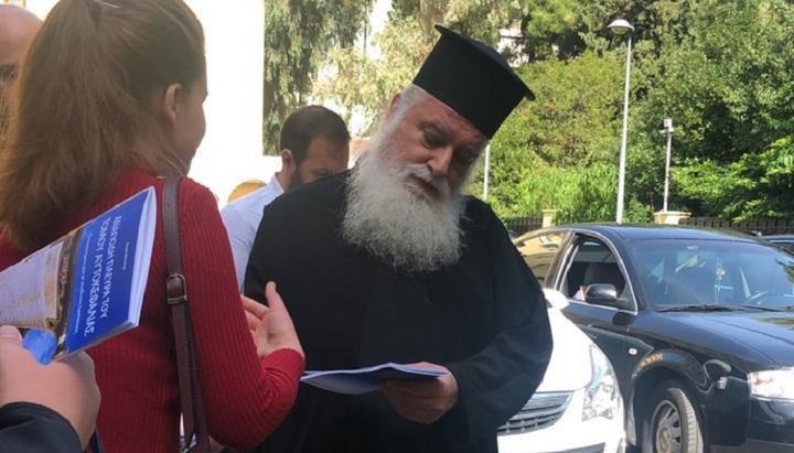 Books on the persecution of the UOC in Rovno Region were distributed to hierarchs of the Greek Church. Photo: UOJ