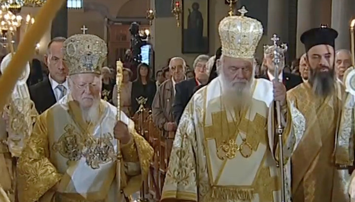 Patriarch Bartholomew and Archbishop Ieronymos during a service in Thessaloniki on 19.10.2019. Photo: a video screen