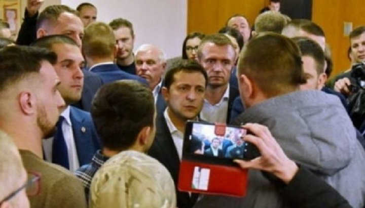 Vladimir Zelensky during a conversation with activists in Ternopol. Photo: fakty.ua