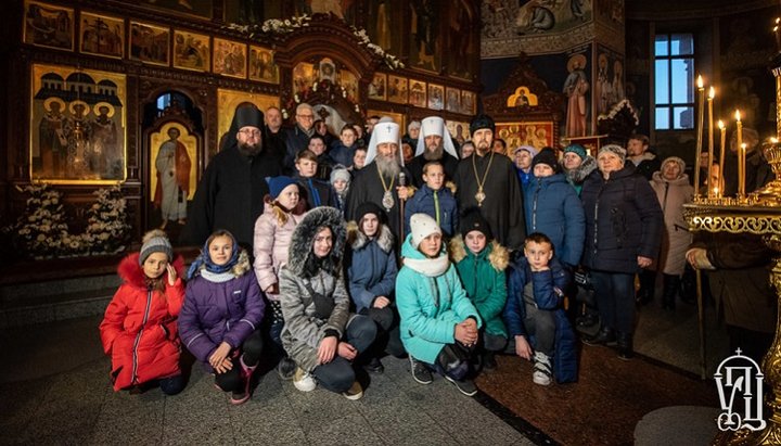 The Primate of the UOC met with children from Donbas. Photo: UOC