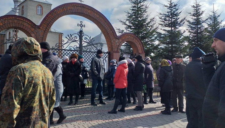 In Budiatychi, OCU raiders attempting to seize UOC temple