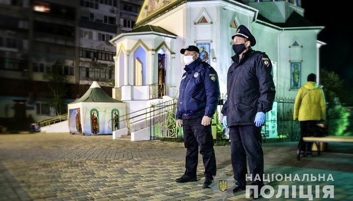 On Easter night, 26,500 police and military personnel ensured order and security. Photo: www.npu.gov.ua