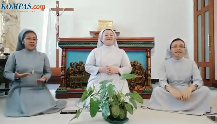 Catholic nuns sing an Islamic song. Photo: YouTube