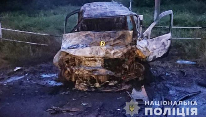 The UGCC cleric’s car burned out at the scene of the accident after committing a drunken accident. Photo: tp.npu.gov.ua