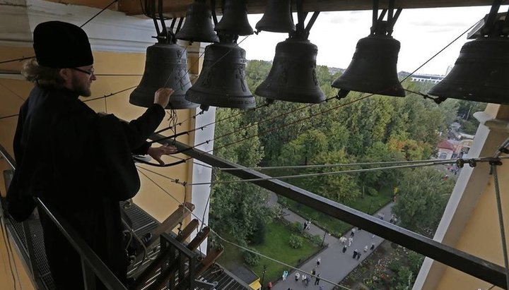 The bell ringing in the churches of the Russian Orthodox Church will be performed at noon local time. Photo: Alexander Demyanchuk / TASS