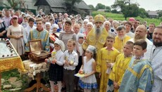 UOC hierarch holds liturgy for the parish affected by raiding