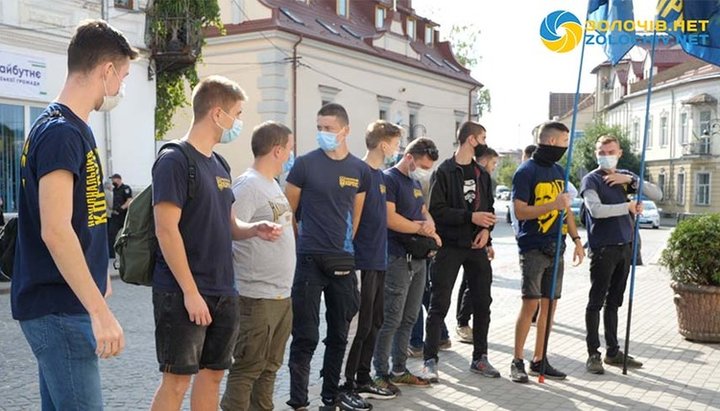 Participants of the picket at the Zolochiv City Council. Photo: zolochiv.net