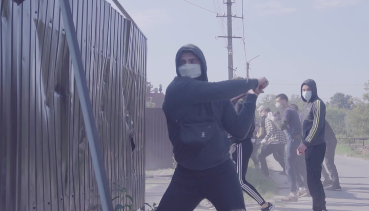 National Corps members destroying the fence of the priest's house in Zolochiv with sledgehammers. Photo: the National Corps website