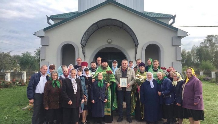 Community of the UOC church in Halynivka. Photo: news.church.ua