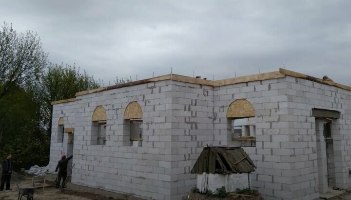 Construction of a new church in the village of Moshkov. Photo: a screenshot of the Youtube channel "Favor Foundation"