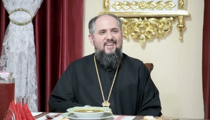 Epiphany Dumenko at a meal. Photo: a screenshot of the "New Time" YouTube channel