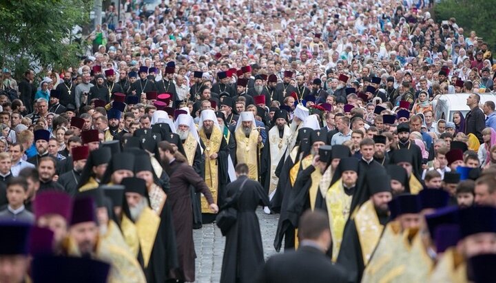 Religious procession of the UOC. Photo: facebook.com/church.information.center