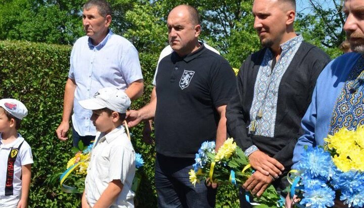 The Zolochiv mayor attended the event in a T-shirt with the SS 