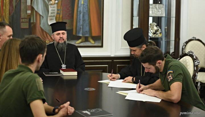 Signing a memorandum of cooperation between the OCU and the YNC. Photo: pomisna.info