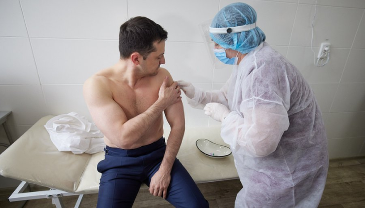 V. Zelensky was vaccinated in March 2021. Photo: twitter.com/ZelenskyyUa