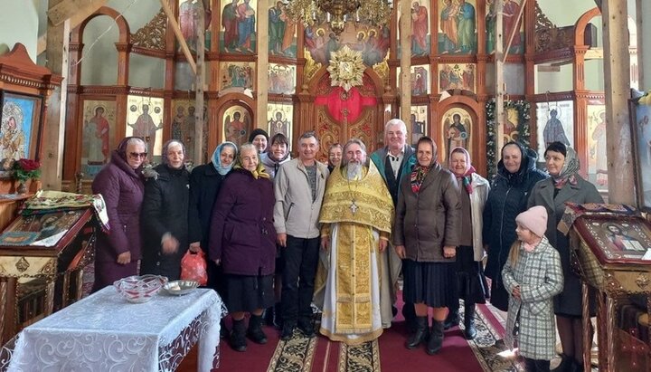 St. John the Evangelist community of the village of Pyadykivtsi in the church of the village. Nepolokivtsi. Photo: facebook.com/orthobuk