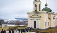 Authorities want to give OCU Khotyn church raised by UOC believers