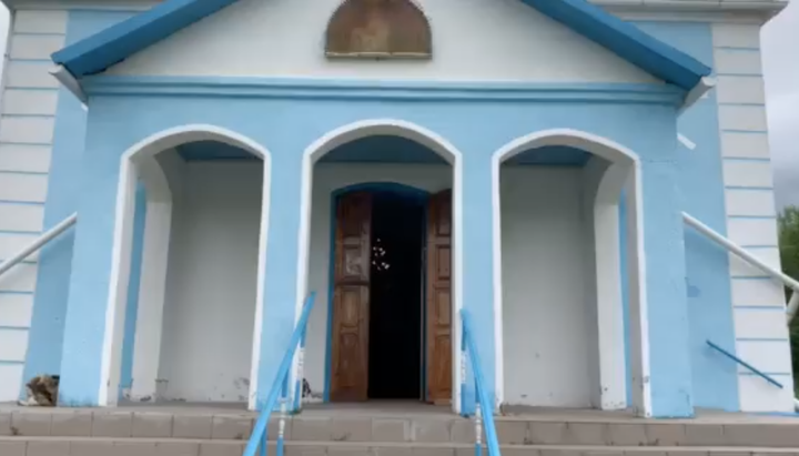 Services resumed at Mykhailivka church, with illegal seals torn down