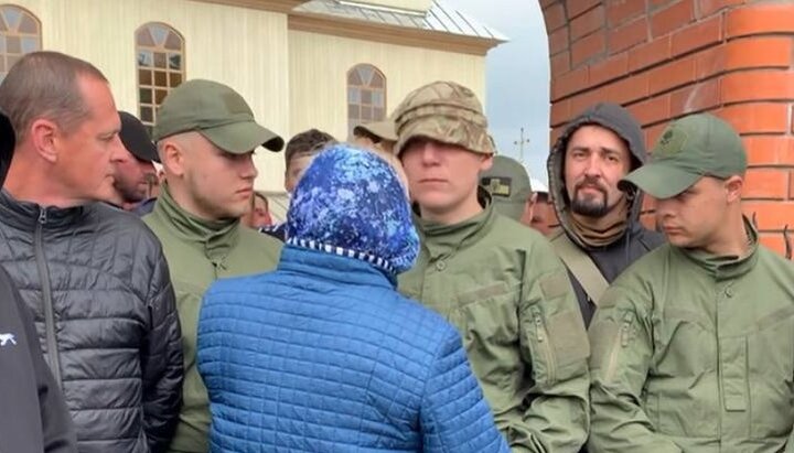 In Sulymiv, Lviv region, OCU and Right Sector seize UOC temple